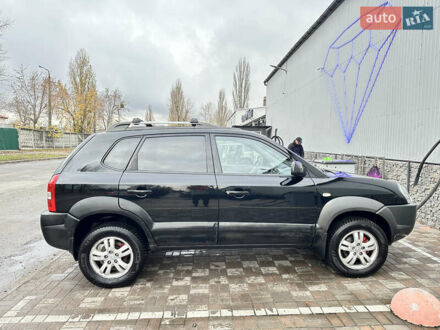 Черный Хендай Туксон, объемом двигателя 2.66 л и пробегом 395 тыс. км за 8300 $, фото 1 на Automoto.ua
