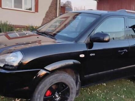 Черный Хендай Туксон, объемом двигателя 1.99 л и пробегом 203 тыс. км за 8000 $, фото 1 на Automoto.ua