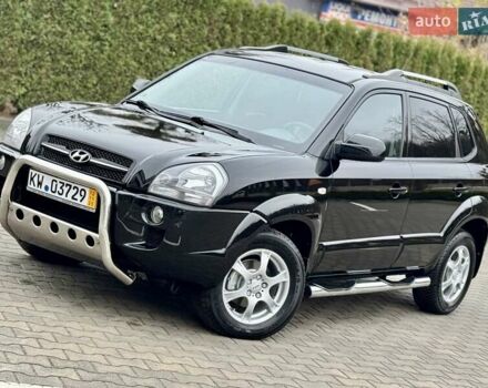 Черный Хендай Туксон, объемом двигателя 2 л и пробегом 209 тыс. км за 8800 $, фото 1 на Automoto.ua