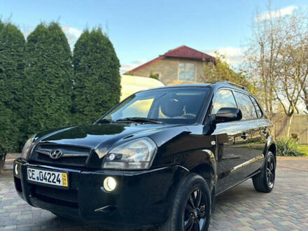 Черный Хендай Туксон, объемом двигателя 1.98 л и пробегом 198 тыс. км за 7500 $, фото 1 на Automoto.ua