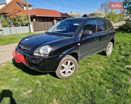 Черный Хендай Туксон, объемом двигателя 2 л и пробегом 220 тыс. км за 7300 $, фото 1 на Automoto.ua