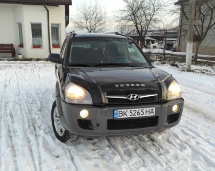 Черный Хендай Туксон, объемом двигателя 2 л и пробегом 365 тыс. км за 8800 $, фото 1 на Automoto.ua