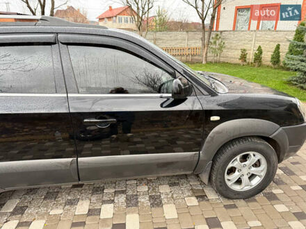 Черный Хендай Туксон, объемом двигателя 2.66 л и пробегом 205 тыс. км за 10000 $, фото 1 на Automoto.ua