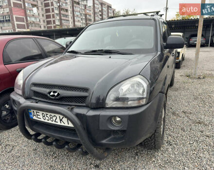 Черный Хендай Туксон, объемом двигателя 2 л и пробегом 175 тыс. км за 8000 $, фото 1 на Automoto.ua