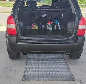 Хендай Туксон 2011 у Измаиле на Automoto.ua Чорний Хендай Туксон, об'ємом двигуна 2 л та пробігом 141 тис. км за 8500 $, фото 1 на Automoto.ua