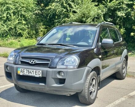 Черный Хендай Туксон, объемом двигателя 2 л и пробегом 260 тыс. км за 5500 $, фото 1 на Automoto.ua