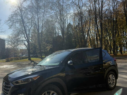 Черный Хендай Туксон, объемом двигателя 2 л и пробегом 100 тыс. км за 16300 $, фото 1 на Automoto.ua