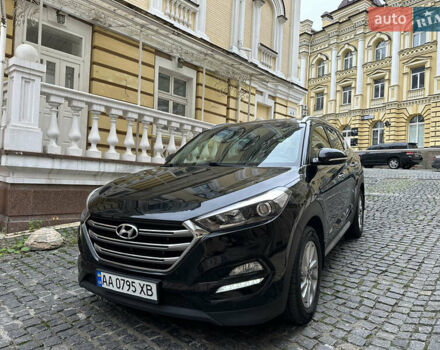 Черный Хендай Туксон, объемом двигателя 2 л и пробегом 100 тыс. км за 16900 $, фото 1 на Automoto.ua