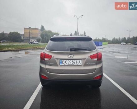 Коричневый Хендай Туксон, объемом двигателя 2.4 л и пробегом 148 тыс. км за 11700 $, фото 4 на Automoto.ua