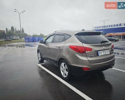 Коричневый Хендай Туксон, объемом двигателя 2.4 л и пробегом 148 тыс. км за 11700 $, фото 3 на Automoto.ua