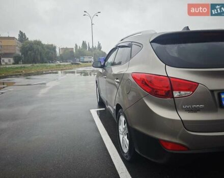 Коричневый Хендай Туксон, объемом двигателя 2.4 л и пробегом 148 тыс. км за 11700 $, фото 7 на Automoto.ua