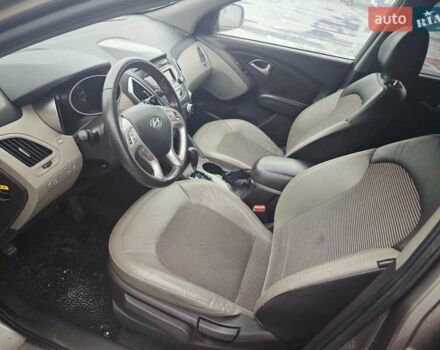 Коричневый Хендай Туксон, объемом двигателя 2.4 л и пробегом 148 тыс. км за 11700 $, фото 18 на Automoto.ua