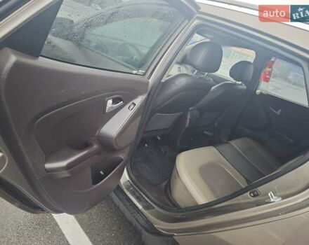 Коричневый Хендай Туксон, объемом двигателя 2.4 л и пробегом 148 тыс. км за 11700 $, фото 20 на Automoto.ua