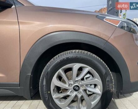 Коричневый Хендай Туксон, объемом двигателя 2 л и пробегом 115 тыс. км за 14200 $, фото 19 на Automoto.ua