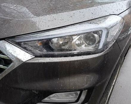 Коричневый Хендай Туксон, объемом двигателя 2 л и пробегом 132 тыс. км за 16500 $, фото 4 на Automoto.ua