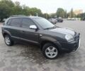 Красный Хендай Туксон, объемом двигателя 1.1 л и пробегом 300 тыс. км за 4500 $, фото 3 на Automoto.ua