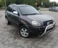 Красный Хендай Туксон, объемом двигателя 1.1 л и пробегом 300 тыс. км за 4500 $, фото 1 на Automoto.ua
