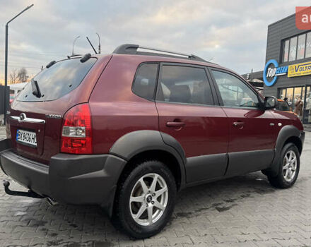 Красный Хендай Туксон, объемом двигателя 2 л и пробегом 255 тыс. км за 6999 $, фото 3 на Automoto.ua