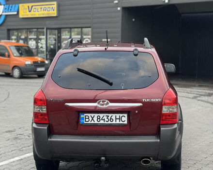 Красный Хендай Туксон, объемом двигателя 2 л и пробегом 255 тыс. км за 6999 $, фото 21 на Automoto.ua