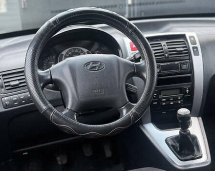 Красный Хендай Туксон, объемом двигателя 2 л и пробегом 255 тыс. км за 6999 $, фото 15 на Automoto.ua