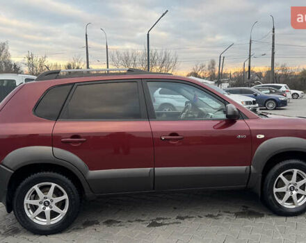 Красный Хендай Туксон, объемом двигателя 2 л и пробегом 255 тыс. км за 6999 $, фото 4 на Automoto.ua