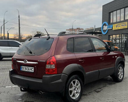 Красный Хендай Туксон, объемом двигателя 2 л и пробегом 255 тыс. км за 6999 $, фото 18 на Automoto.ua