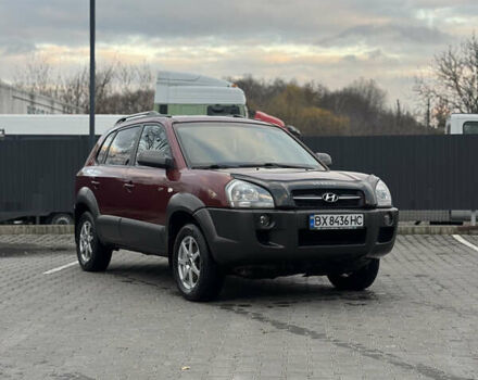 Красный Хендай Туксон, объемом двигателя 2 л и пробегом 255 тыс. км за 6999 $, фото 23 на Automoto.ua