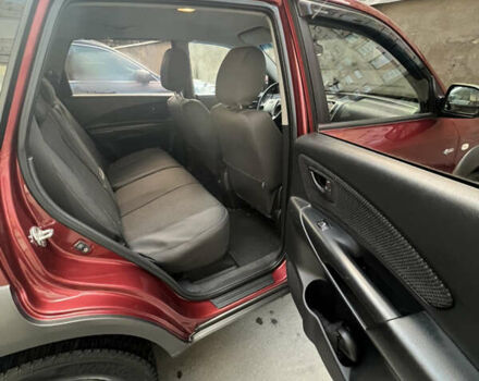 Красный Хендай Туксон, объемом двигателя 1.98 л и пробегом 160 тыс. км за 7900 $, фото 6 на Automoto.ua