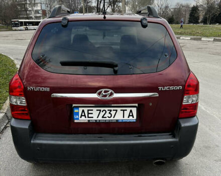 Красный Хендай Туксон, объемом двигателя 1.98 л и пробегом 132 тыс. км за 7850 $, фото 4 на Automoto.ua