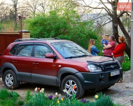 Красный Хендай Туксон, объемом двигателя 1.98 л и пробегом 231 тыс. км за 8500 $, фото 7 на Automoto.ua