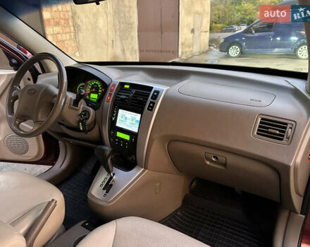 Красный Хендай Туксон, объемом двигателя 1.99 л и пробегом 145 тыс. км за 7999 $, фото 35 на Automoto.ua