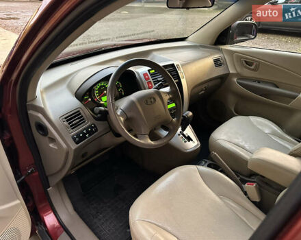 Красный Хендай Туксон, объемом двигателя 1.99 л и пробегом 145 тыс. км за 7999 $, фото 20 на Automoto.ua