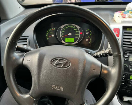 Красный Хендай Туксон, объемом двигателя 1.98 л и пробегом 160 тыс. км за 7900 $, фото 22 на Automoto.ua