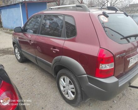 Красный Хендай Туксон, объемом двигателя 2 л и пробегом 207 тыс. км за 8479 $, фото 4 на Automoto.ua