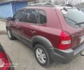 Красный Хендай Туксон, объемом двигателя 2 л и пробегом 207 тыс. км за 8479 $, фото 4 на Automoto.ua