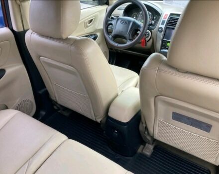 Красный Хендай Туксон, объемом двигателя 2 л и пробегом 187 тыс. км за 9999 $, фото 4 на Automoto.ua