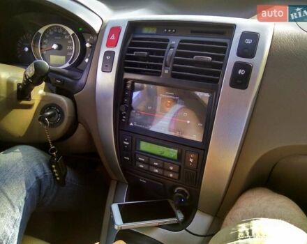 Красный Хендай Туксон, объемом двигателя 1.98 л и пробегом 231 тыс. км за 8500 $, фото 6 на Automoto.ua