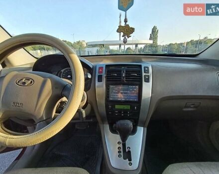 Червоний Хендай Туксон, об'ємом двигуна 1.98 л та пробігом 251 тис. км за 8500 $, фото 8 на Automoto.ua