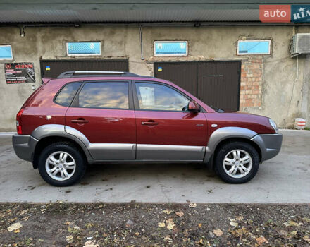 Красный Хендай Туксон, объемом двигателя 1.99 л и пробегом 145 тыс. км за 7999 $, фото 8 на Automoto.ua