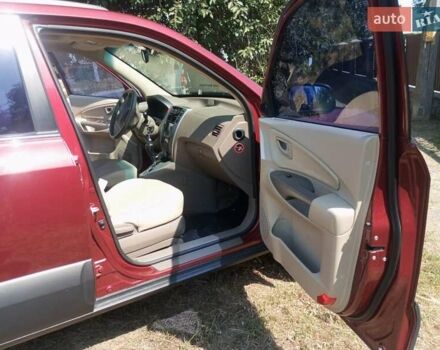 Красный Хендай Туксон, объемом двигателя 1.98 л и пробегом 138 тыс. км за 8899 $, фото 4 на Automoto.ua