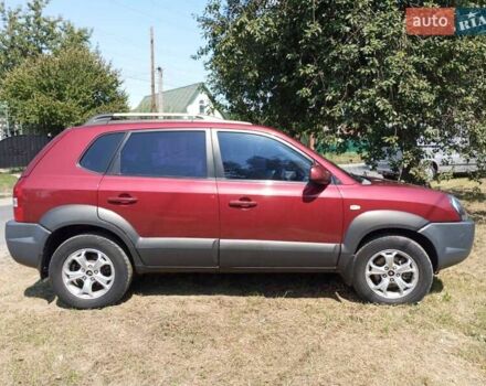 Красный Хендай Туксон, объемом двигателя 1.98 л и пробегом 138 тыс. км за 8899 $, фото 7 на Automoto.ua