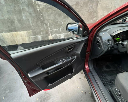 Красный Хендай Туксон, объемом двигателя 1.98 л и пробегом 160 тыс. км за 7900 $, фото 11 на Automoto.ua