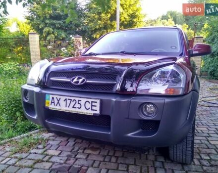 Красный Хендай Туксон, объемом двигателя 1.98 л и пробегом 231 тыс. км за 8500 $, фото 1 на Automoto.ua