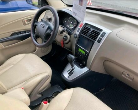 Красный Хендай Туксон, объемом двигателя 2 л и пробегом 187 тыс. км за 9999 $, фото 7 на Automoto.ua