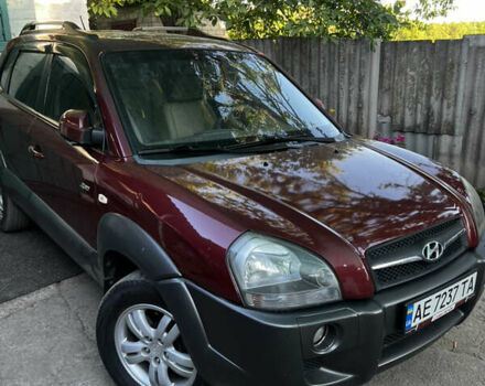 Красный Хендай Туксон, объемом двигателя 1.98 л и пробегом 132 тыс. км за 7850 $, фото 15 на Automoto.ua