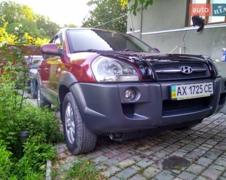 Красный Хендай Туксон, объемом двигателя 1.98 л и пробегом 231 тыс. км за 8500 $, фото 2 на Automoto.ua