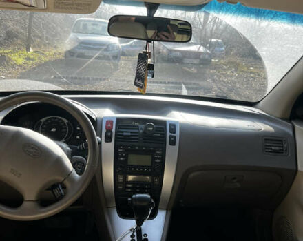 Красный Хендай Туксон, объемом двигателя 1.98 л и пробегом 132 тыс. км за 7850 $, фото 8 на Automoto.ua