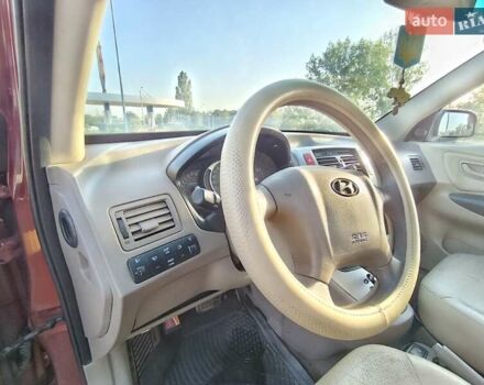 Червоний Хендай Туксон, об'ємом двигуна 1.98 л та пробігом 251 тис. км за 8500 $, фото 4 на Automoto.ua