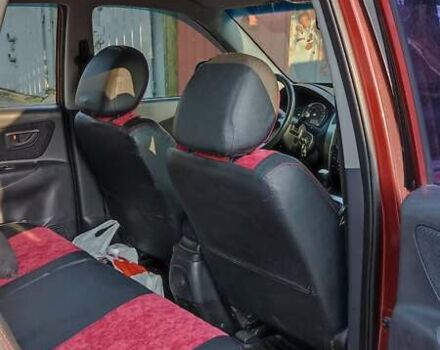 Красный Хендай Туксон, объемом двигателя 1.98 л и пробегом 170 тыс. км за 10500 $, фото 4 на Automoto.ua