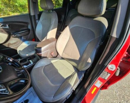 Червоний Хендай Туксон, об'ємом двигуна 2.4 л та пробігом 85 тис. км за 13100 $, фото 7 на Automoto.ua